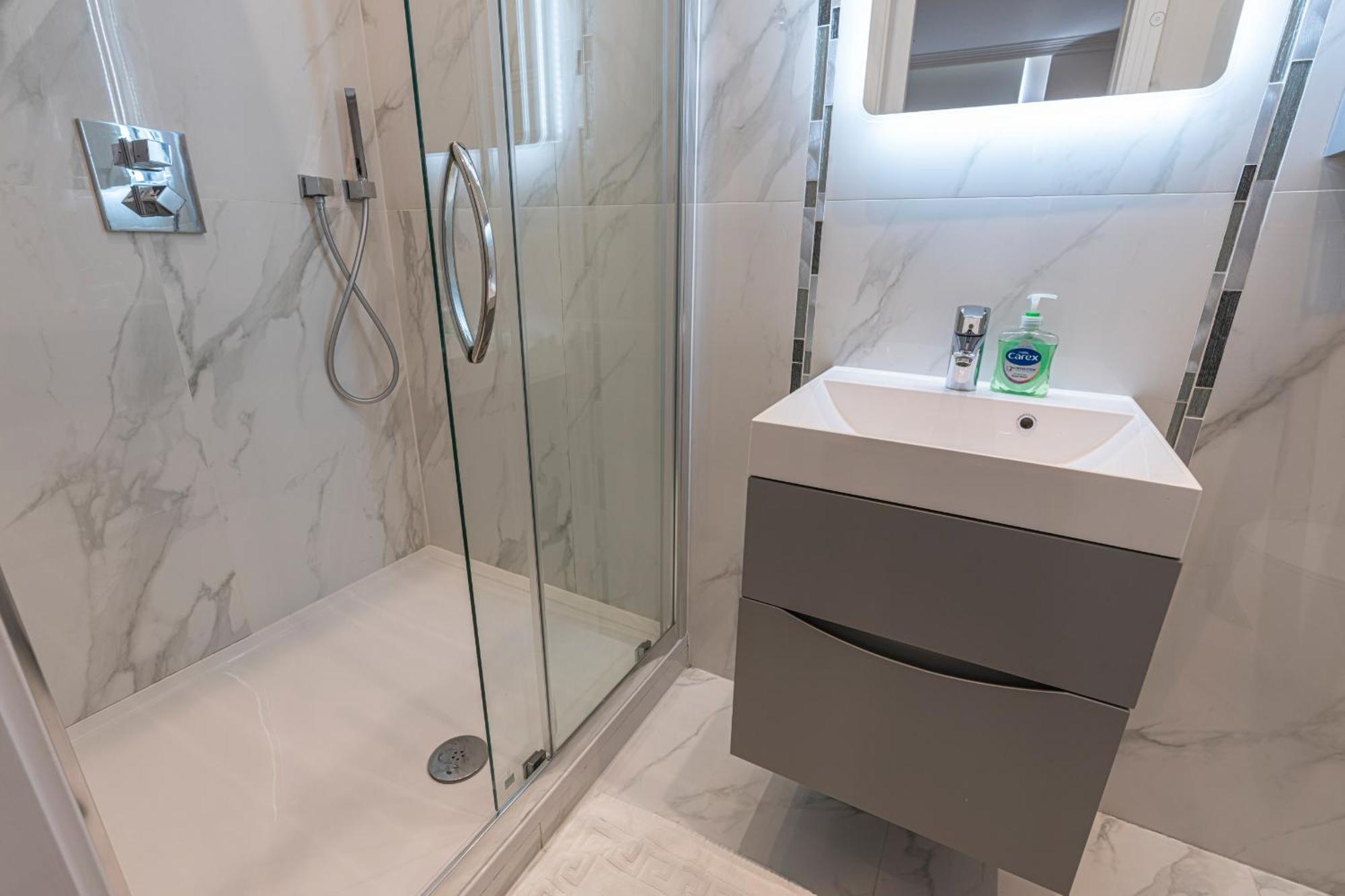Modern Apartments Near Harrods And The Science Museum لندن الغرفة الصورة